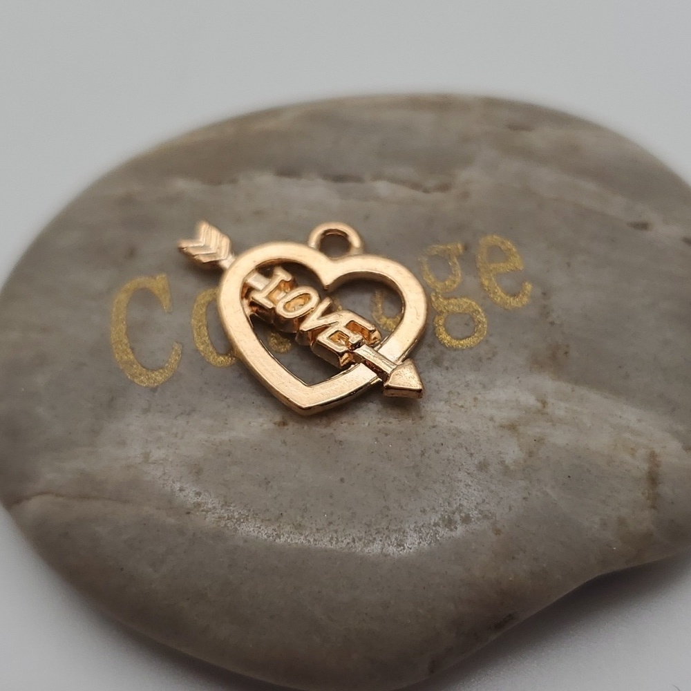 Heart in arrow‎ charm love